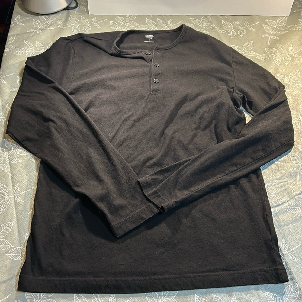Men’s Old Navy Long Sleeve T-Shirt.